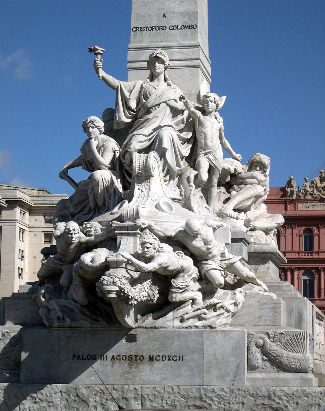 Monumento a Cristóbal Colón detrás de la Casa Rosada